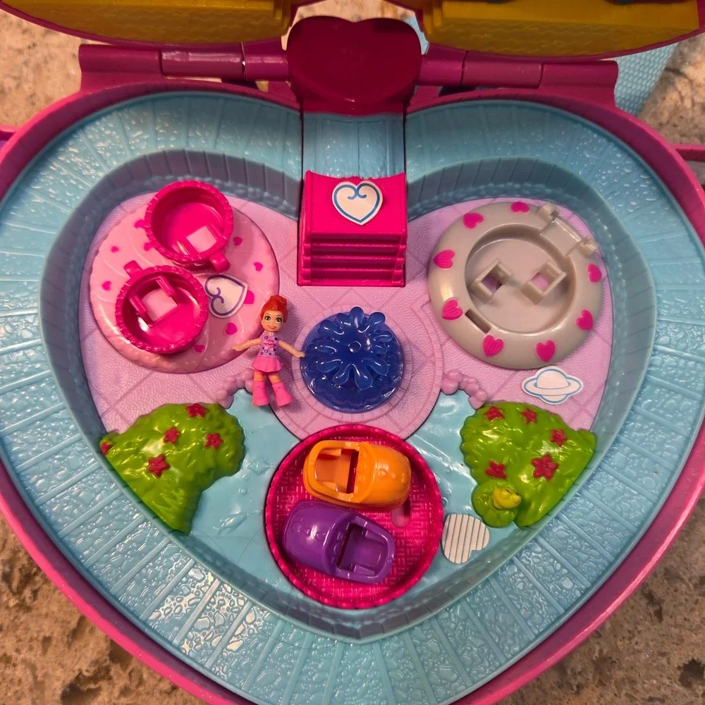 Polly Pocket Tiny is Mighty Theme Park Backpack Heart Playset Pink GKL60 Mattel